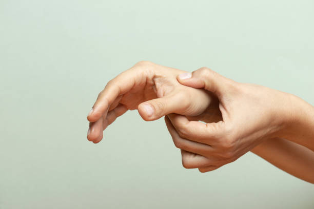 指を伸ばす方法は実は浮腫みを取ることが一番大事?